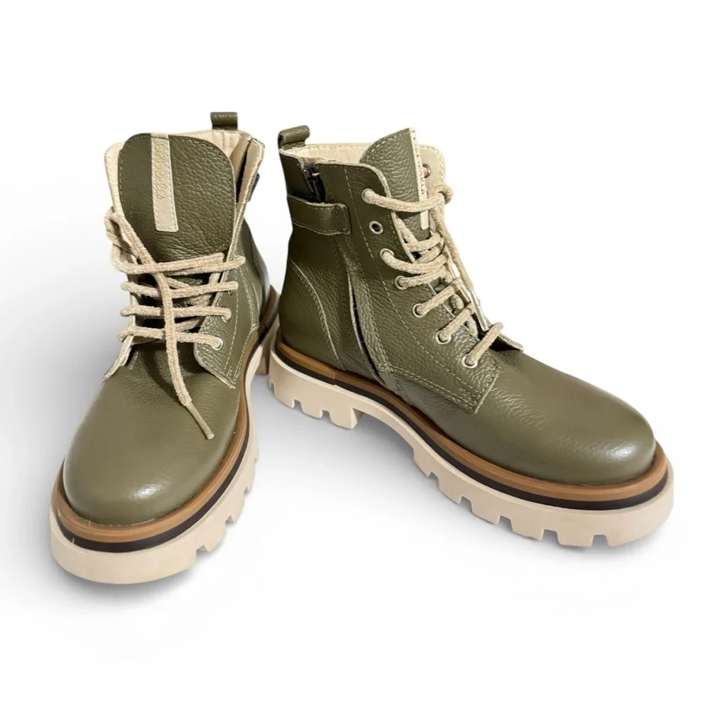 BEBERLIS Booties Kids Olive Heart Patch Leather Size 13/ EU 30 NWT